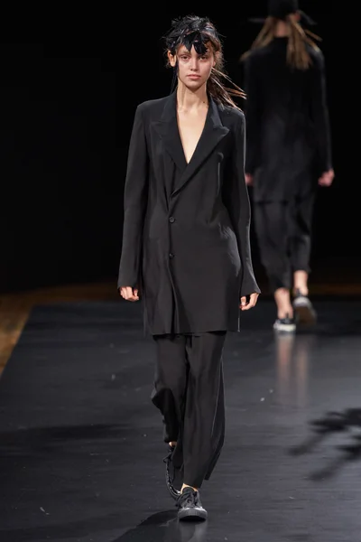 Look 17